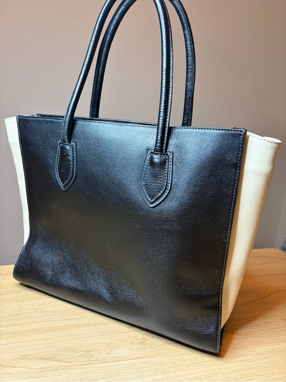 Kelly Tooke Designer Black and Cream Leather Tote Bag - Picture 4 of 13